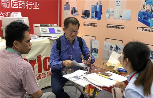 展會(huì )第二天888.jpg 展會(huì )第二天888.jpg